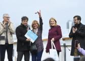 Kicillof entregó 54 viviendas a familias de Villa Gesell